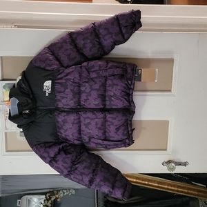Suze medium woman's North face puffer jackets brand new.